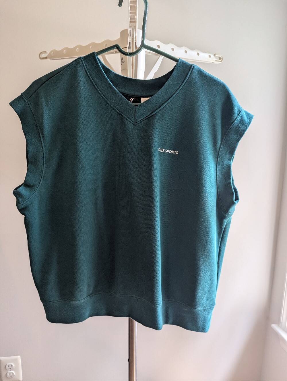 H&M Divided Forest Green DES SPORTS V-Neck Sweatshirt Vest